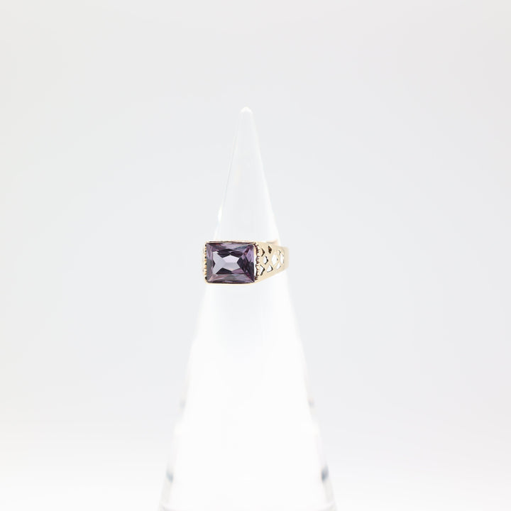 10k Yellow Gold Thick Band with Mystic Topaz Ring Size 6