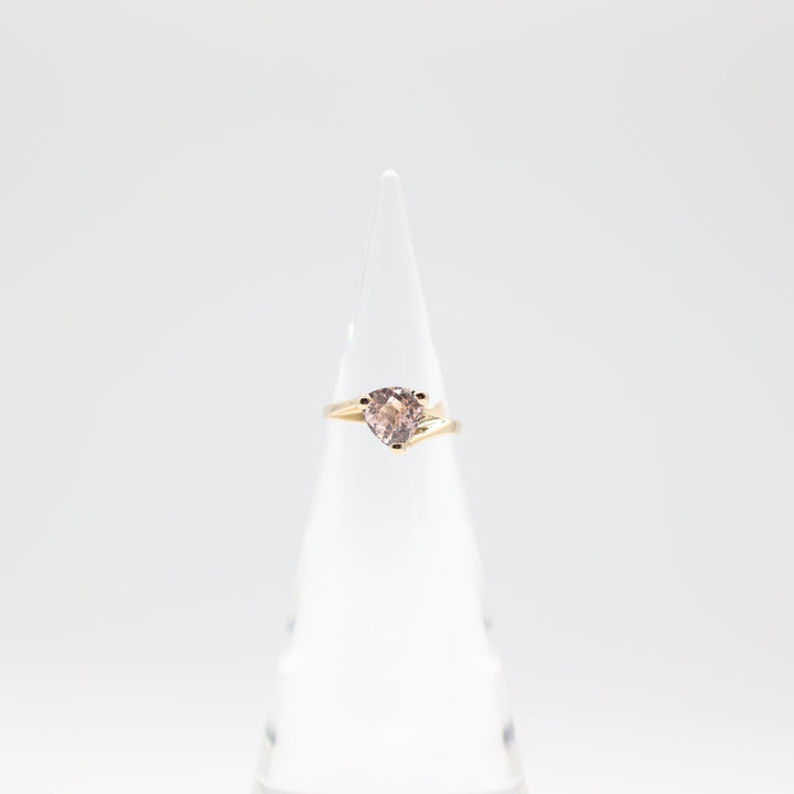 14k Yellow Gold Band with 8mm Light Pink Quartz Ring Size 6.75