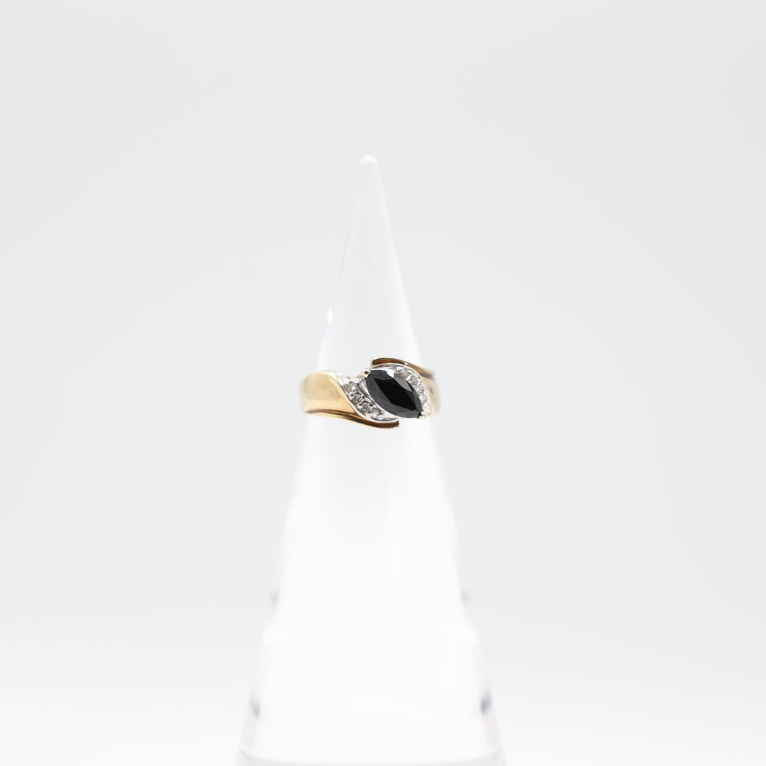 10k Yellow Gold Twisted Band Ring with Diamonds and Onyx