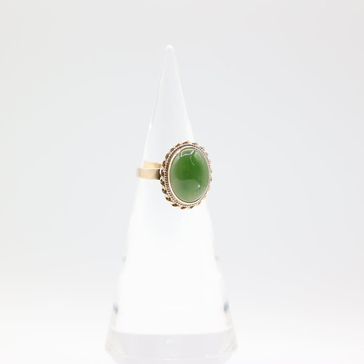 18k Yellow Gold Band with Oval Jade Stone Ring Size 8.75