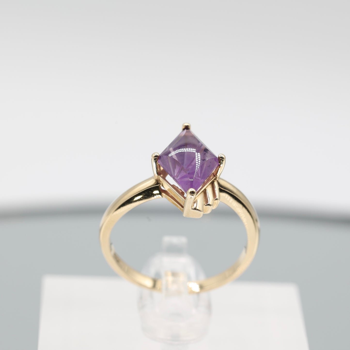 14k Yellow Gold Amethyst Ring - Size 7.75