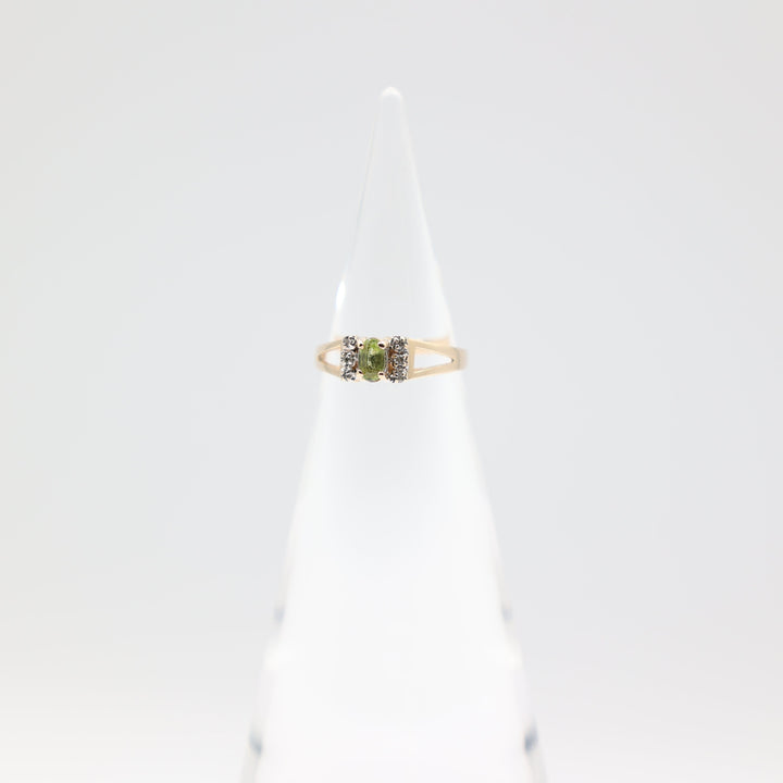 14k Yellow Gold Petite Peridot Oval Stone Ring Size 5.5