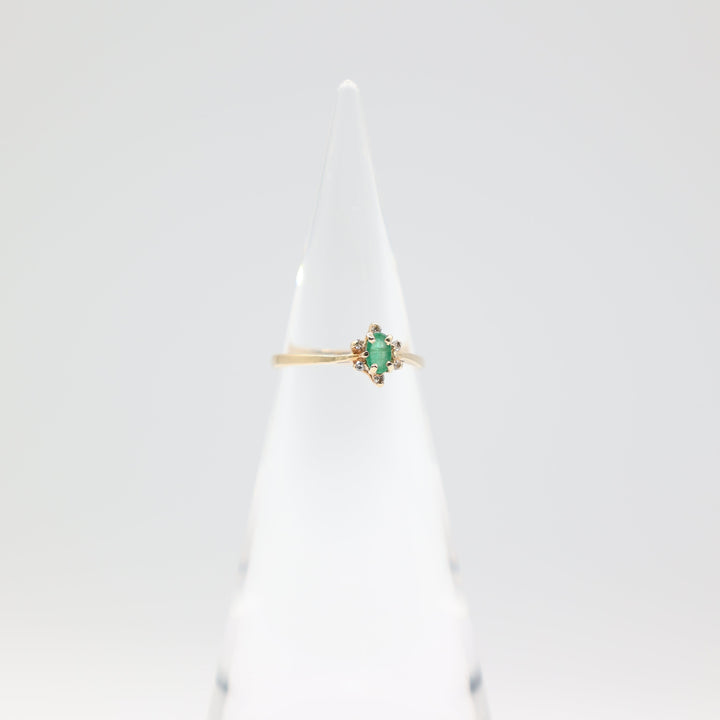 14k Yellow Gold Band with Small Oval Chrysoprase Size 7.25