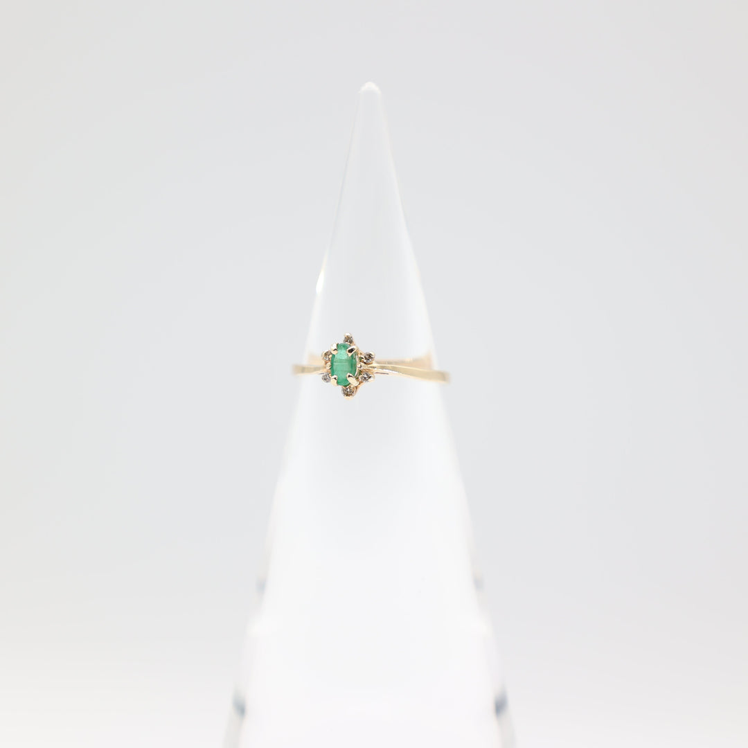 14k Yellow Gold Band with Small Oval Chrysoprase Size 7.25