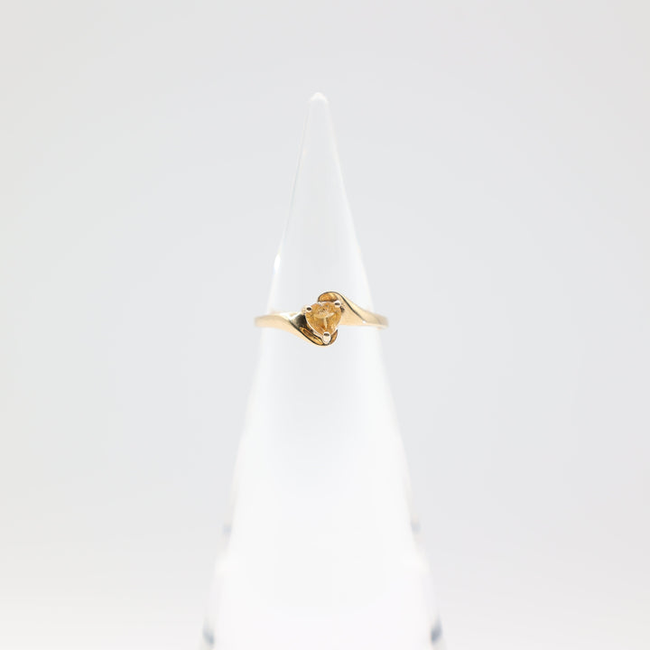 14k Gold Band with Citrine 5mm Heart Stone Ring Size 6