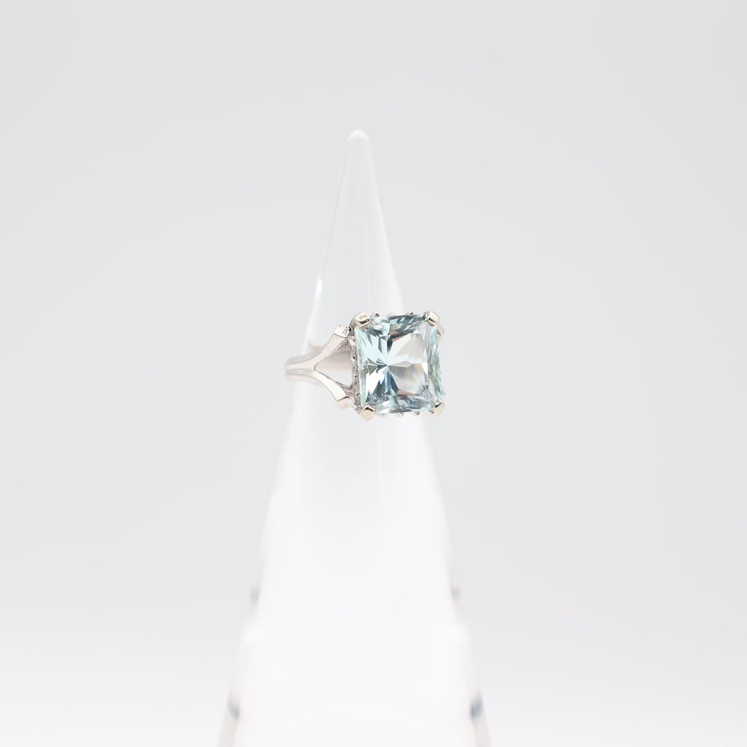 14k White Gold 2mm x 1mm Aqua Stone Ring Size 5.75