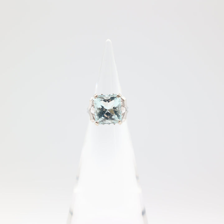 14k White Gold 2mm x 1mm Aqua Stone Ring Size 5.75