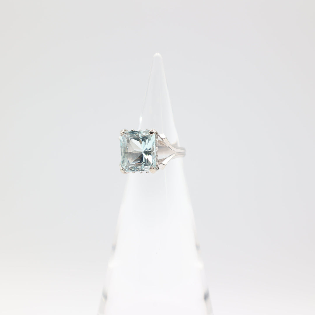 14k White Gold 2mm x 1mm Aqua Stone Ring Size 5.75