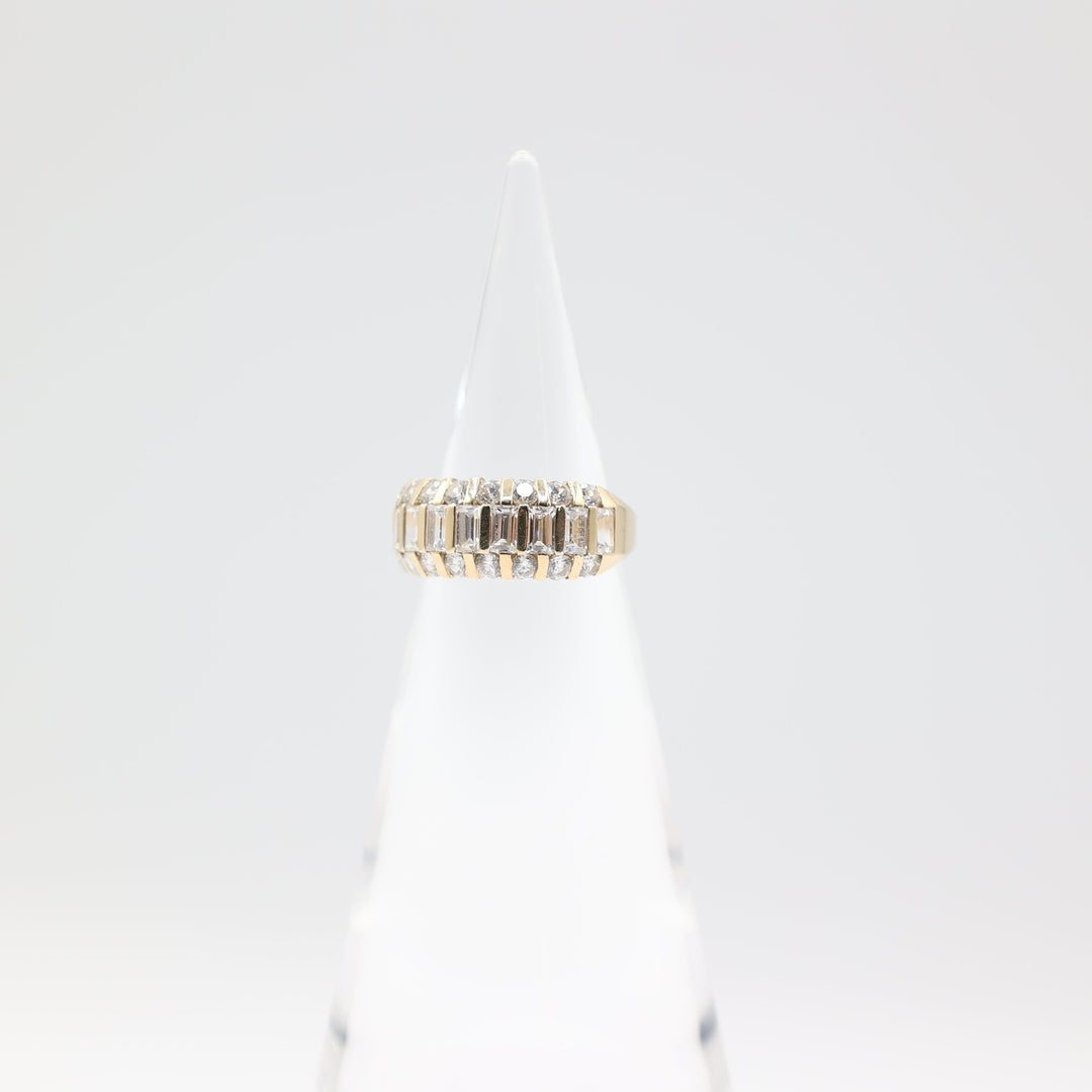 14k Yellow Gold Band With Cz Stones Ring Size 6.75