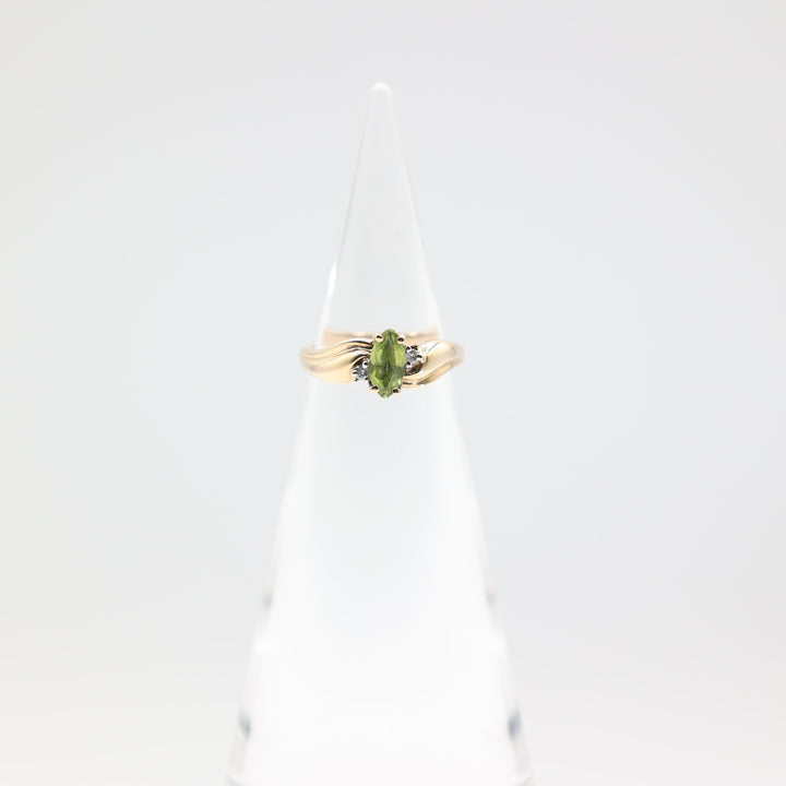 10k Yellow Gold Band Marquise Chrysoprase Ring Size 6.5