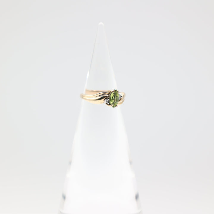 10k Yellow Gold Band Marquise Chrysoprase Ring Size 6.5