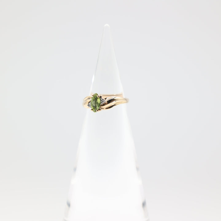 10k Yellow Gold Band Marquise Chrysoprase Ring Size 6.5