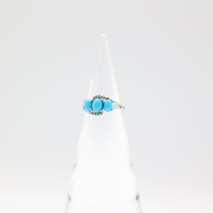 925 Sterling Silver Ring with 3 Sleeping Beauty Stones Size 7