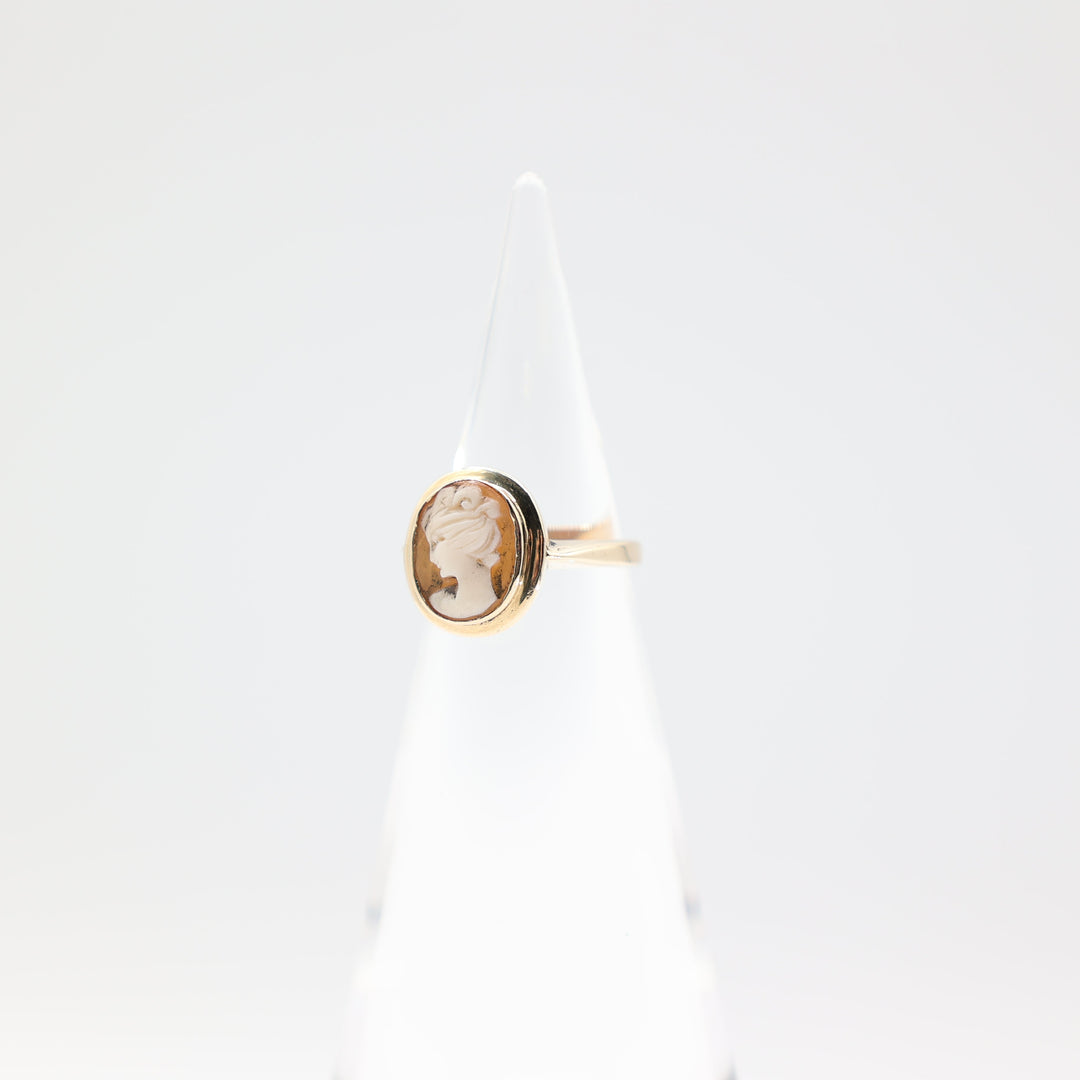 14k Yellow Gold Vintage Shell Cameo Ring Size 5.25