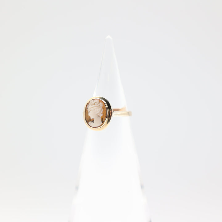 14k Yellow Gold Vintage Shell Cameo Ring Size 5.25