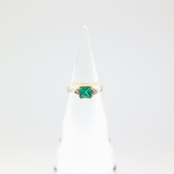 10k Yellow Gold Two Tone Twisted Band with 6mm Square Emerald Stone and Diamond Accents Ring Size 6.5
