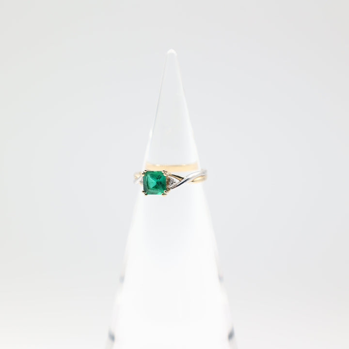 10k Yellow Gold Two Tone Twisted Band with 6mm Square Emerald Stone and Diamond Accents Ring Size 6.5