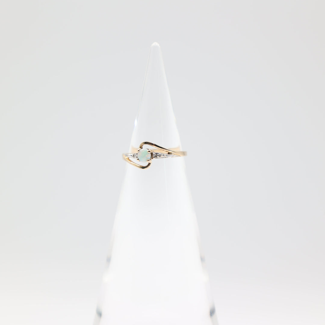 14k Yellow Gold Opal Twist Design Ring with 2 Diamonds Size 5.75
