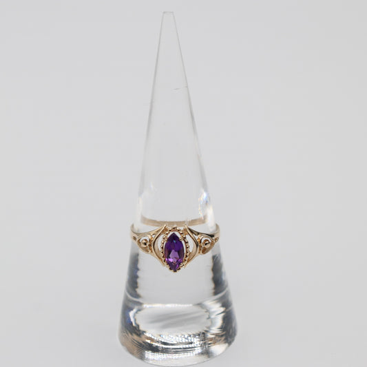 14k Yellow Gold and Amethyst Ring - Size 7.5