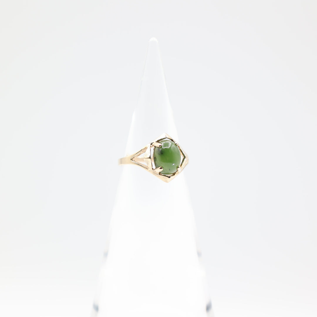 14k Yellow Gold Green Oval Jade Ring 9x7mm Size 7.25