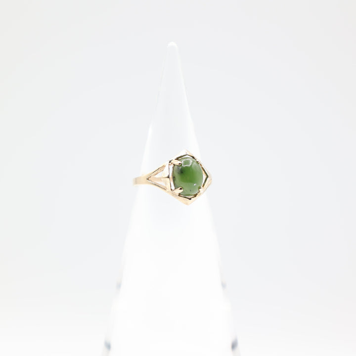 14k Yellow Gold Green Oval Jade Ring 9x7mm Size 7.25
