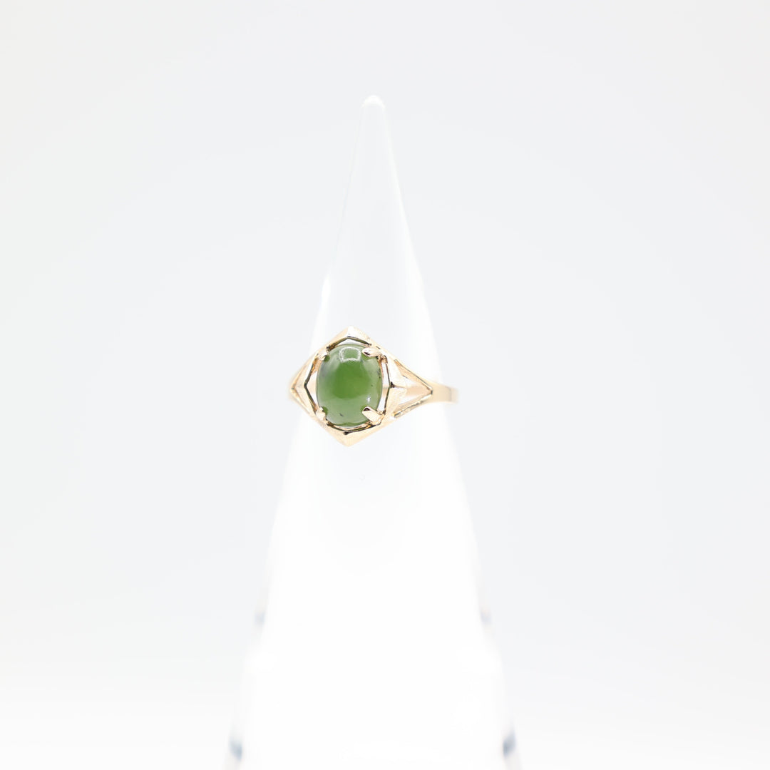 14k Yellow Gold Green Oval Jade Ring 9x7mm Size 7.25