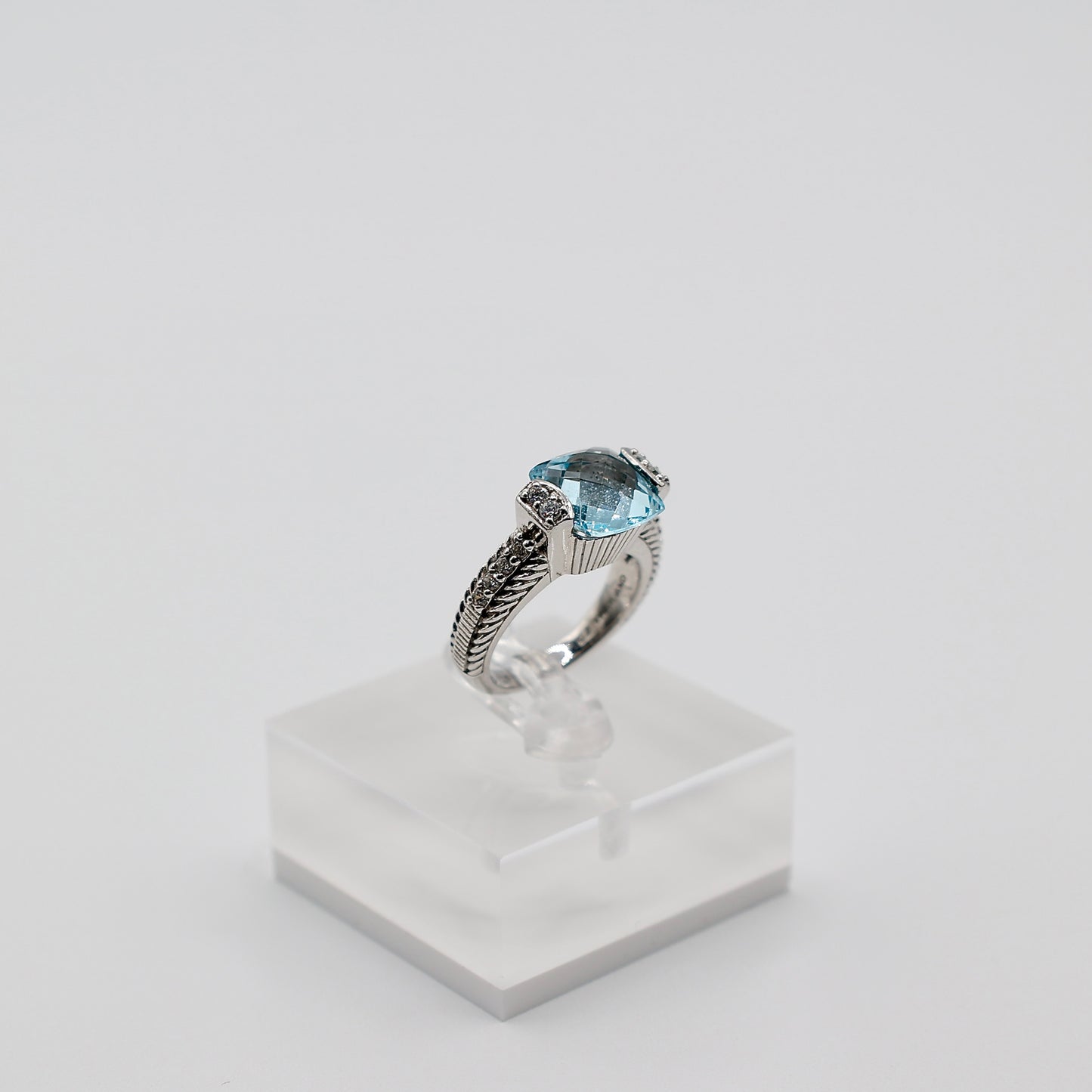 925 Sterling Silver Judith Ripka Dazzling Blue Topaz Ring - Size 6