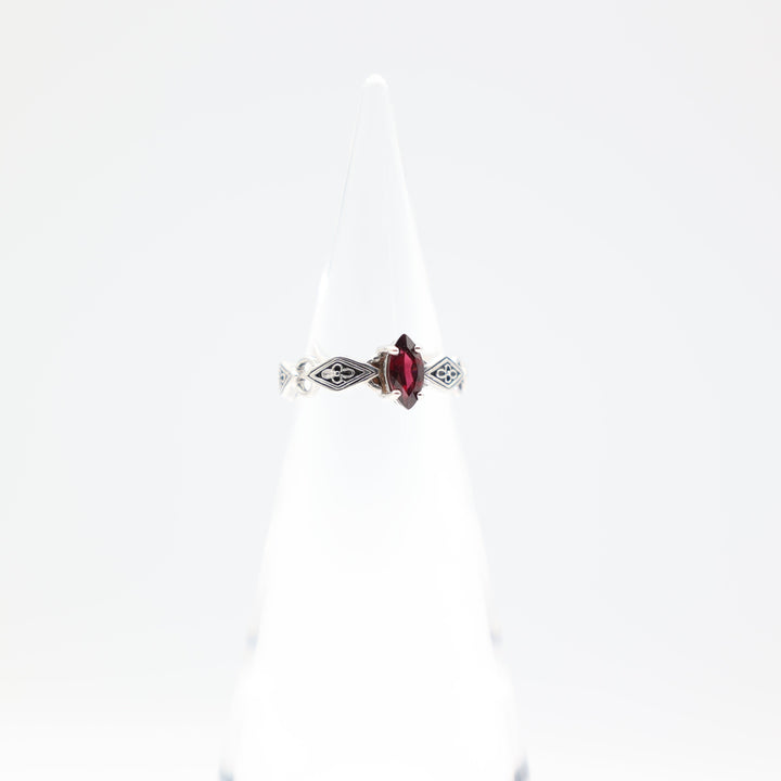 925 Sterling Silver Linked Band Marquise Cut Garnet Stone Ring Size 6.75