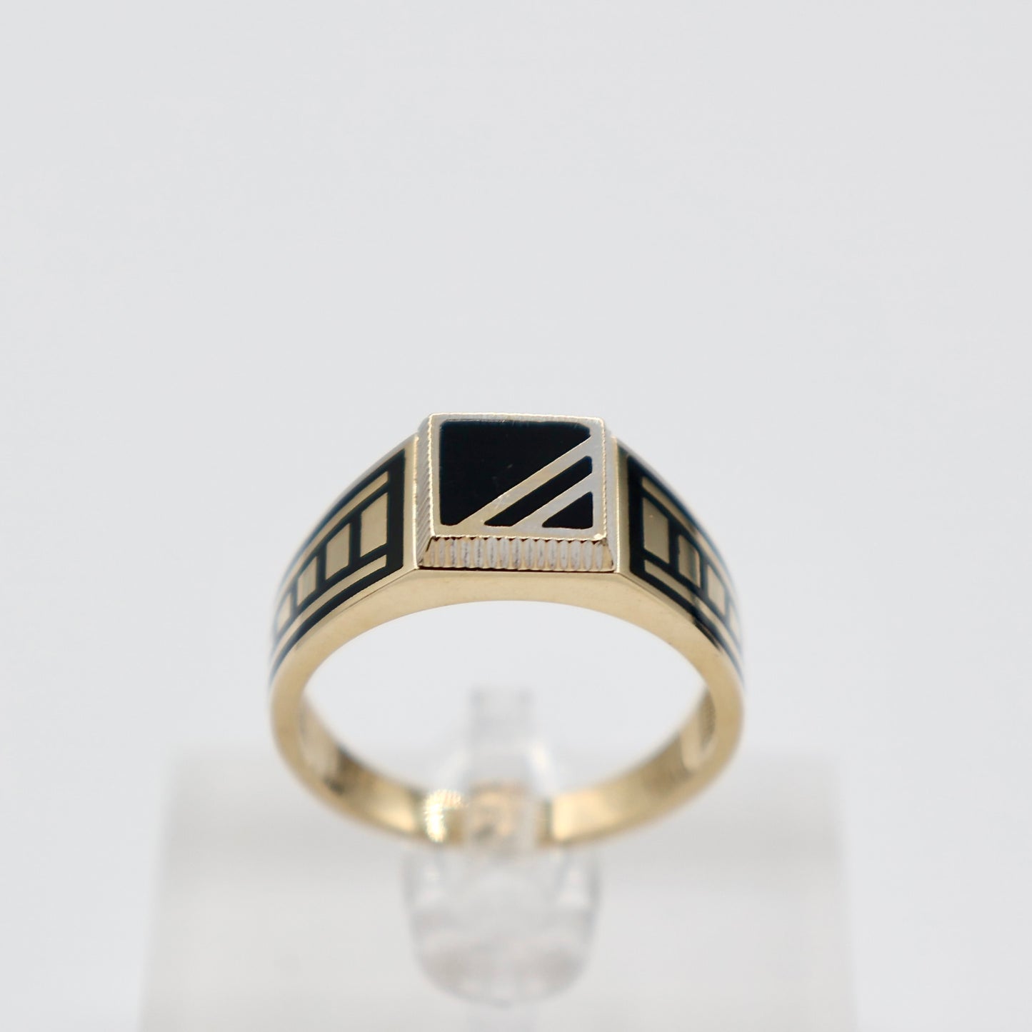 14k Yellow Gold and Onyx Ring - Size 10.5