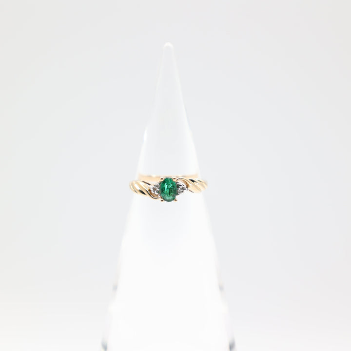 10k Yellow Gold Oval Emerald Stone with Diamond Accents Ring Size 7.5