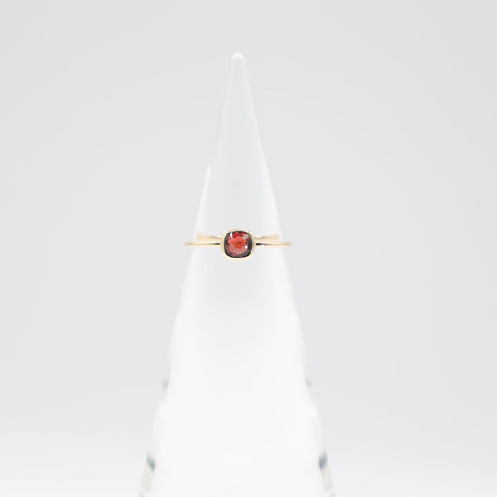 14k Yellow Gold Band Ring with 5mm Cushion Garnet Stone Size 8