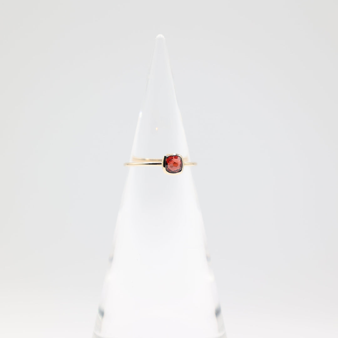 14k Yellow Gold Band Ring with 5mm Cushion Garnet Stone Size 8