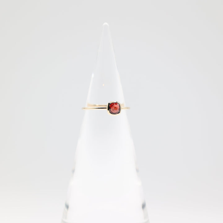 14k Yellow Gold Band Ring with 5mm Cushion Garnet Stone Size 8