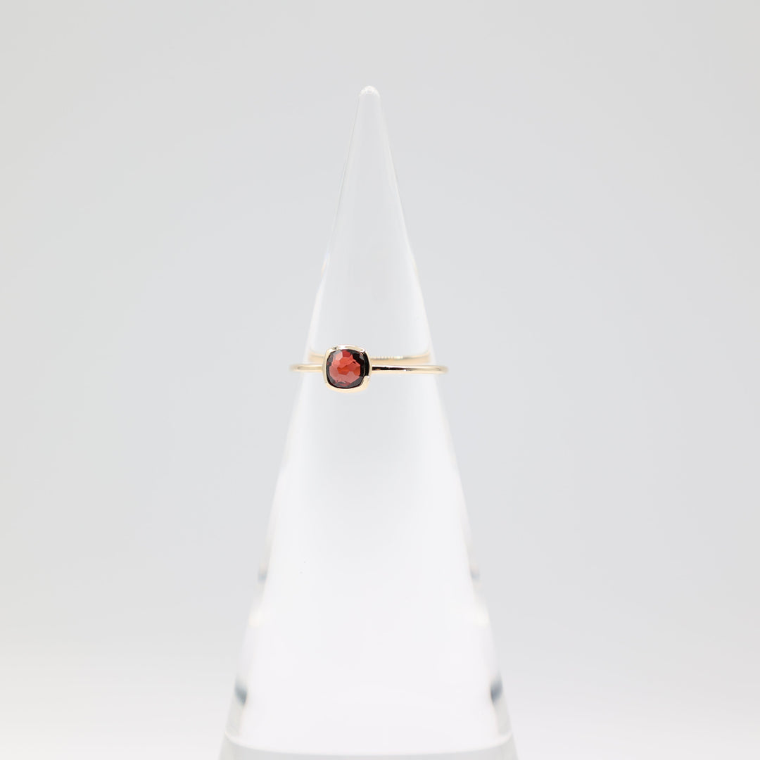 14k Yellow Gold Band Ring with 5mm Cushion Garnet Stone Size 8