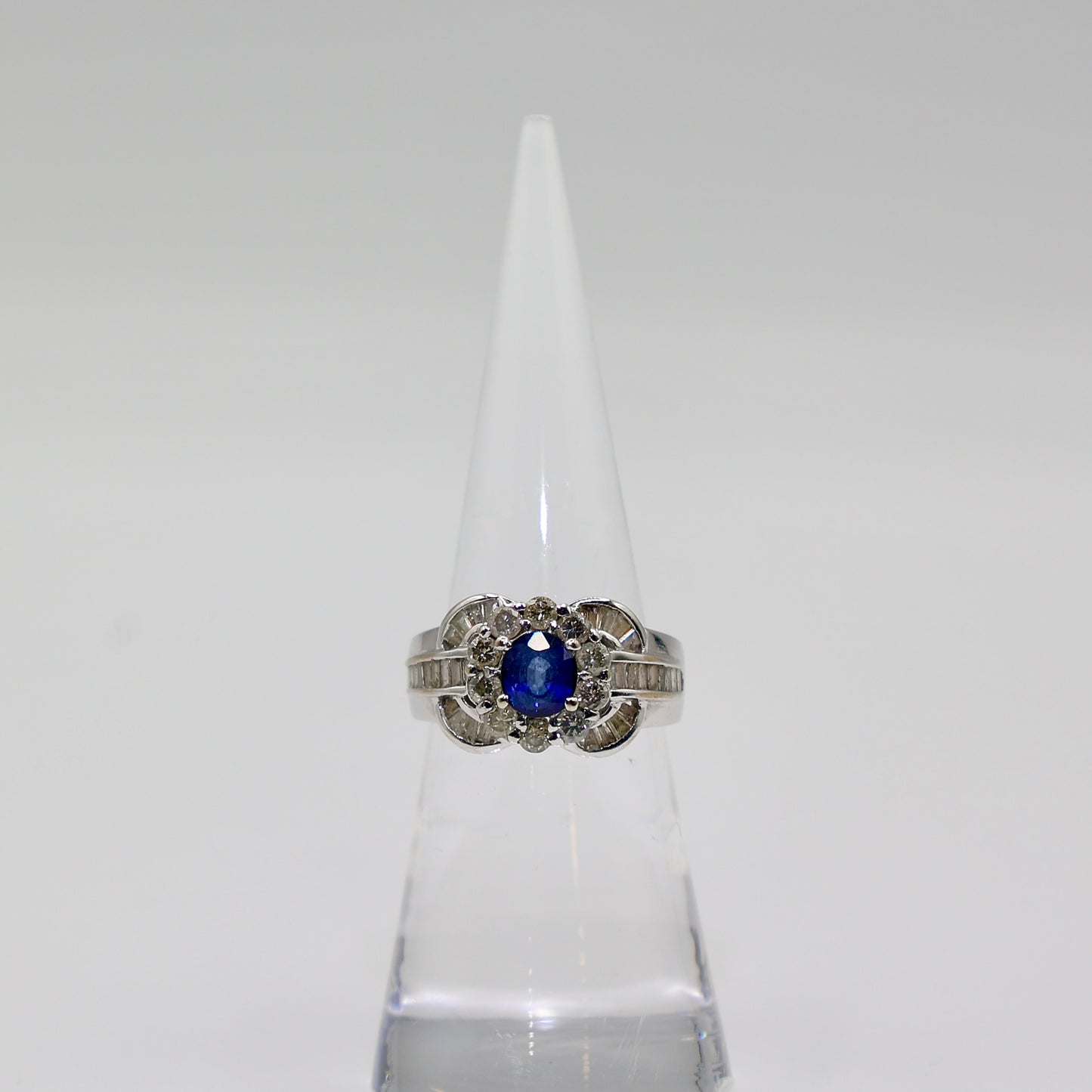 18k White Gold Ring with Blue Topaz and Diamond - Size 6