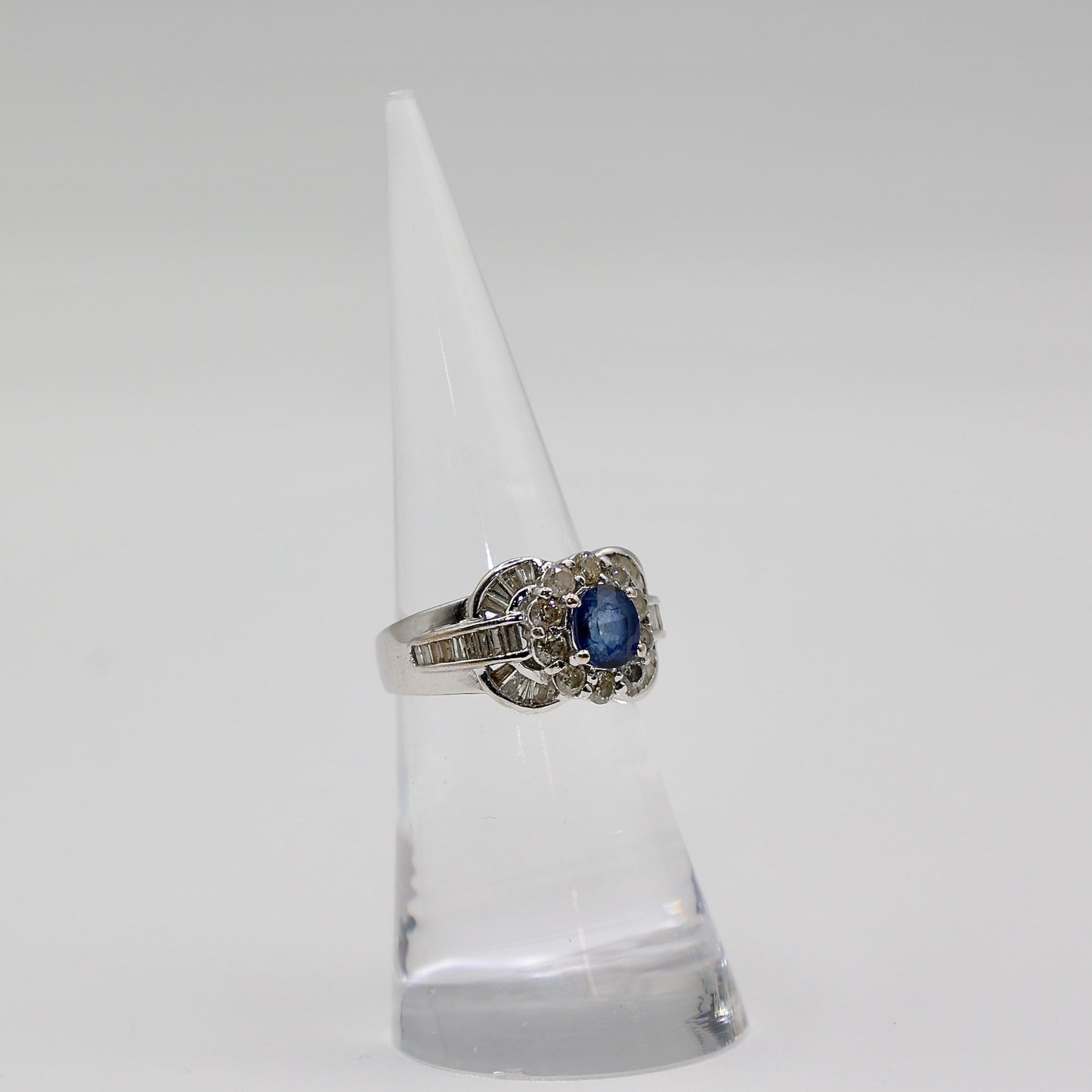 18k White Gold Ring with Blue Topaz and Diamond - Size 6