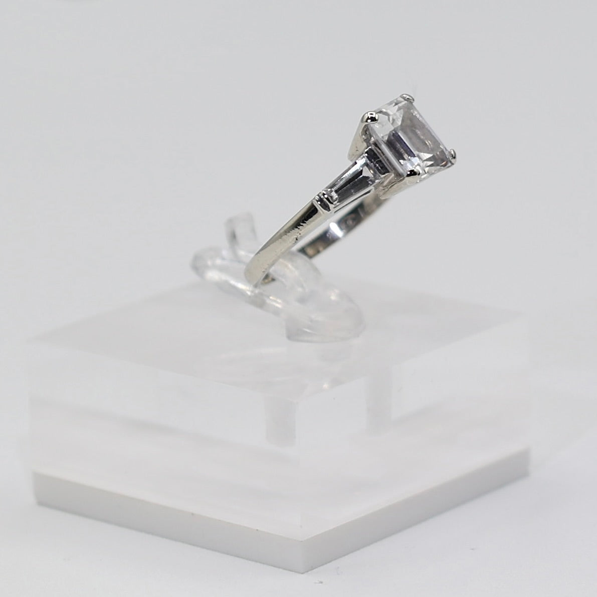 14k White Gold Emerald Cut White Topaz Ring - Size 7