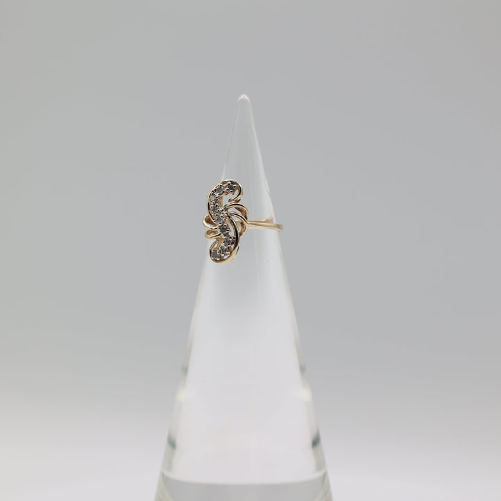 10K Yellow Gold 7 White Diamonds S Swirl Ring Size 3.75