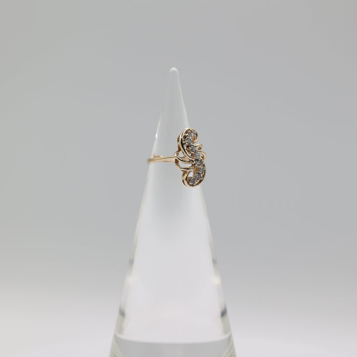 10K Yellow Gold 7 White Diamonds S Swirl Ring Size 3.75