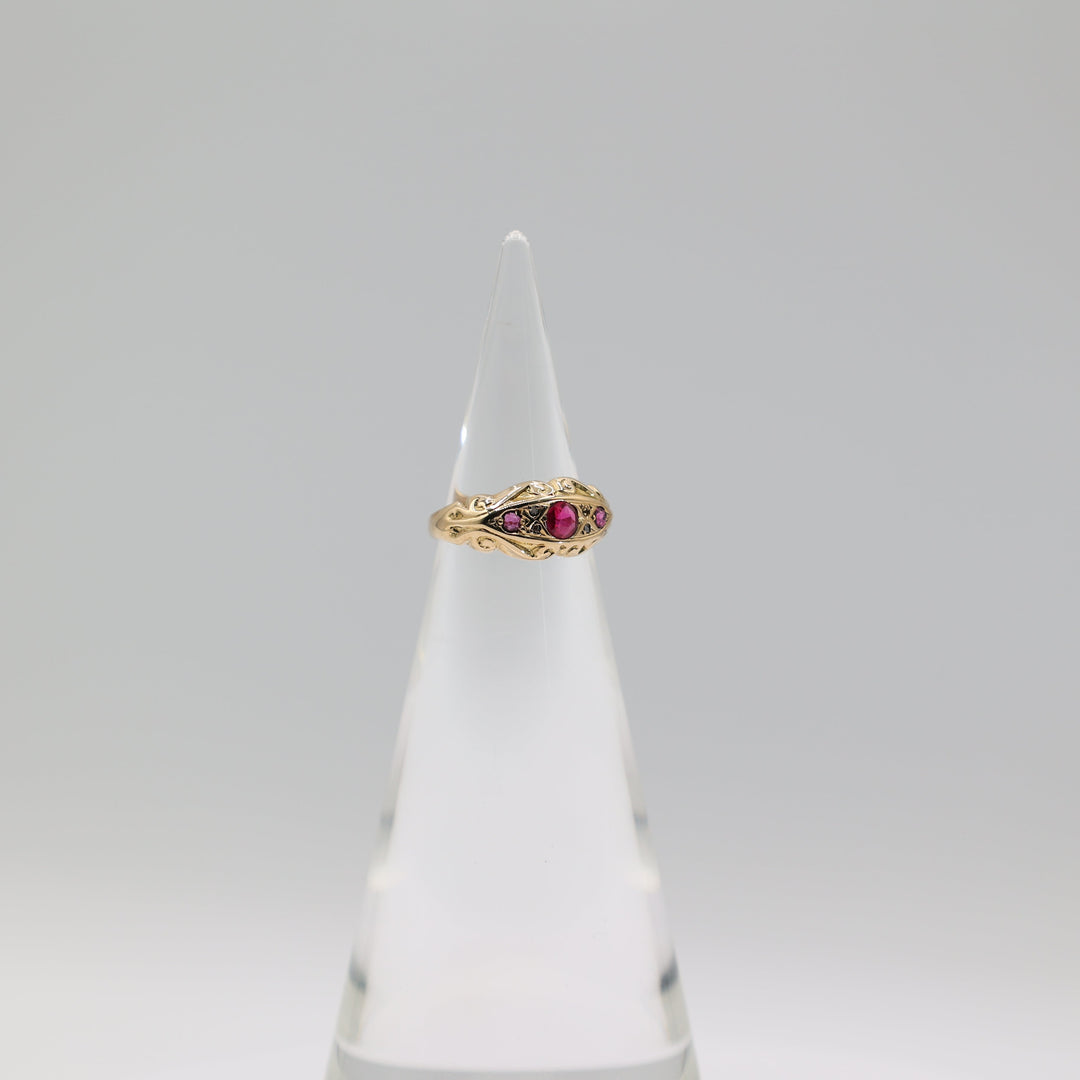 18K Yellow Gold Vintage Ring With Three Rubies Size 4.5