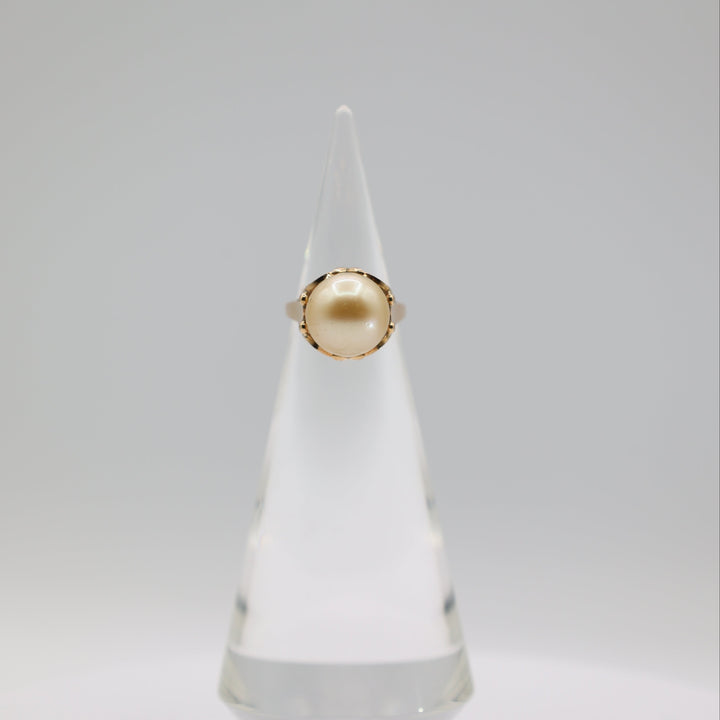 18K Yellow Gold Band And Large Cultured Ring Size 5.5