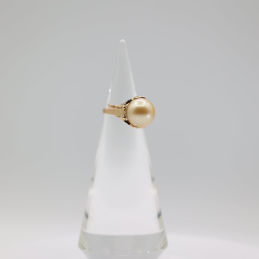 18K Yellow Gold Band And Large Cultured Ring Size 5.5
