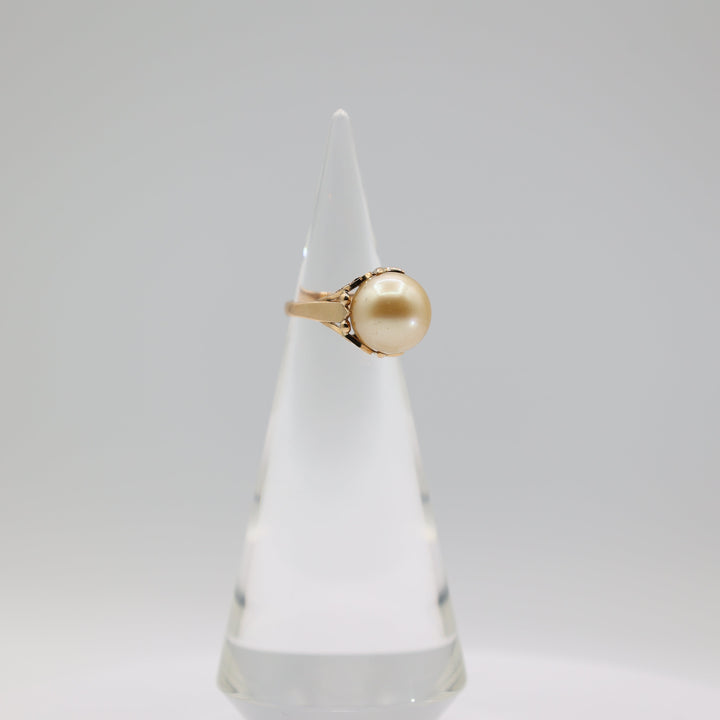 18K Yellow Gold Band And Large Cultured Ring Size 5.5