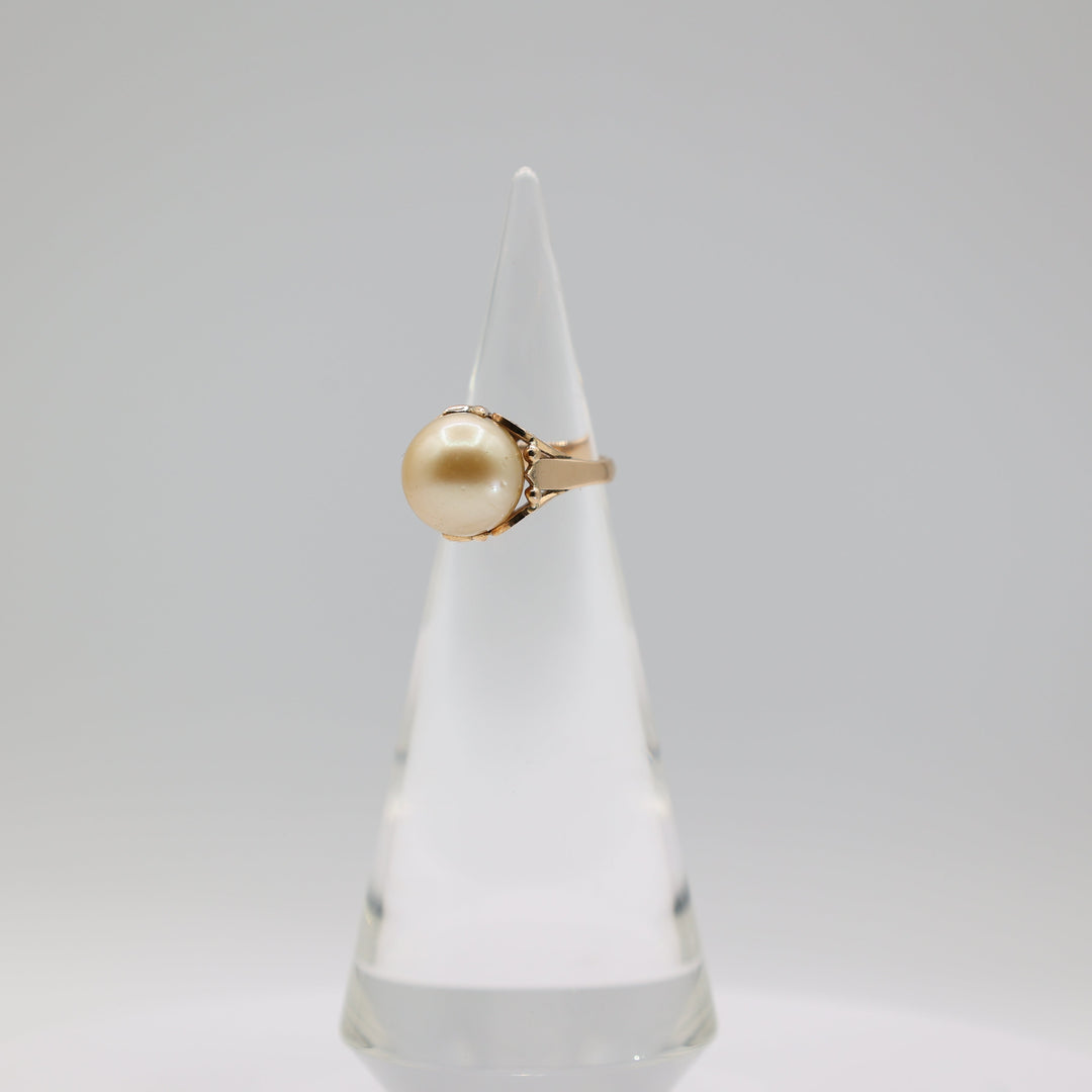 18K Yellow Gold Band And Large Cultured Ring Size 5.5