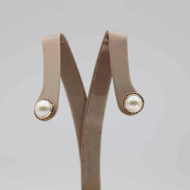 14k Yellow Gold Round Pearl 9.5mm Stud Earrings