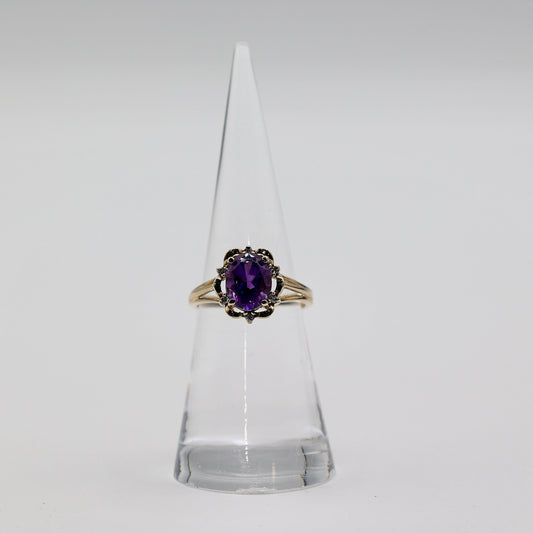 14k Yellow Gold Ring with Amethyst and 6 65.mm Diamonds - Size 5