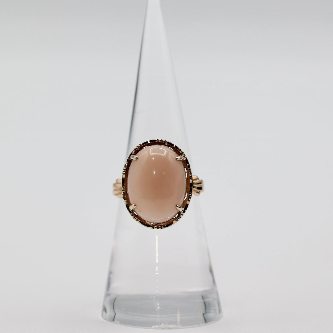 18k Yellow Gold Coral Vintage Ring - Size 6.25