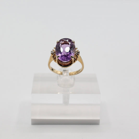 14k Yellow Gold Oval Amethyst Diamond Accent Ring - Size 6