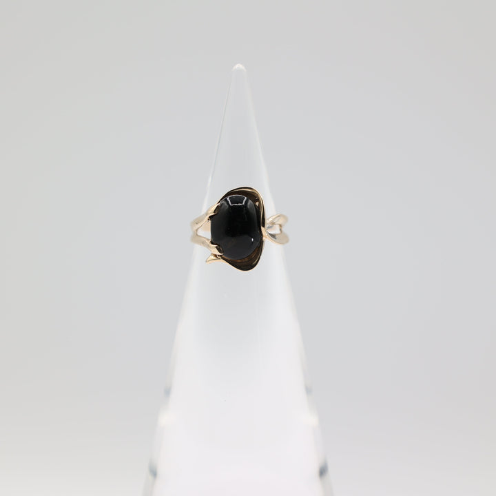 10K Yellow Gold Black Onyx Ring 12 By 8mm Size Five And A Half