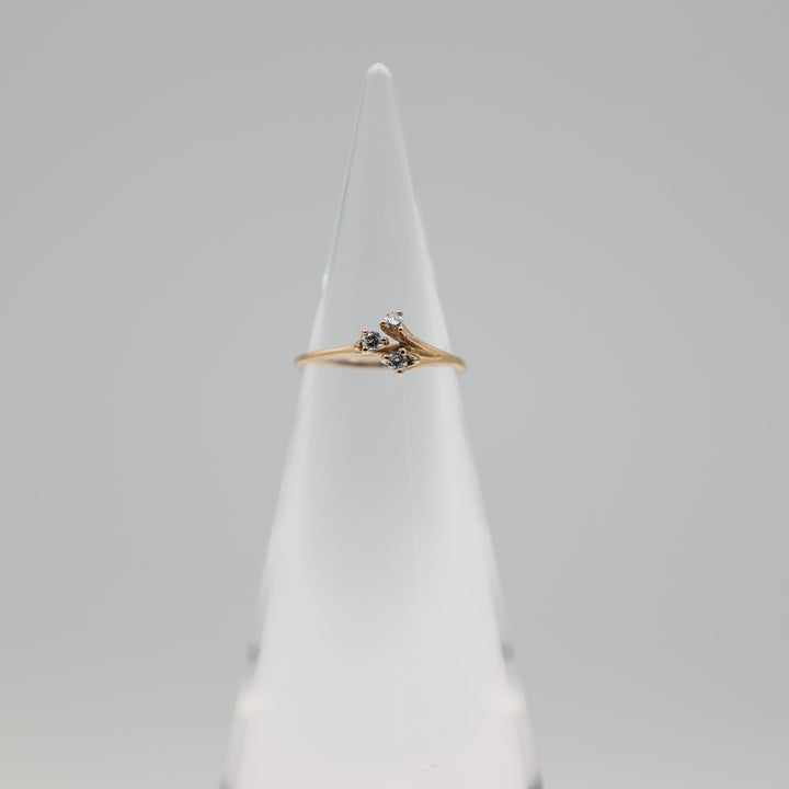 18K Yellow Gold Three Diamond Ring Size 5 Fine Jewelry